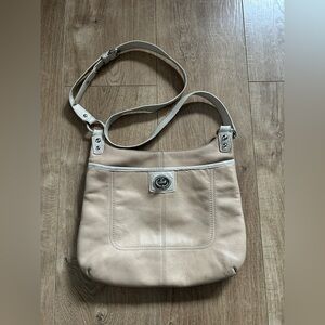 Coach Penelope Pebbled Leather Hippie F19265 Crossbody Shoulder bag Beige/White